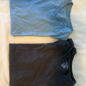 Banana Republic Men's Blue and Black Short Sleeve V-Neck Tees